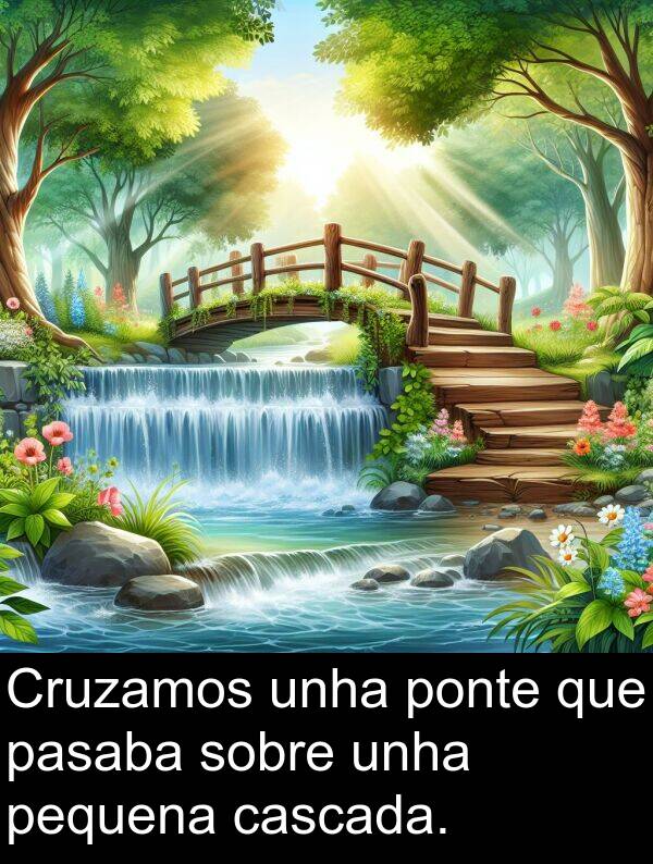 pequena: Cruzamos unha ponte que pasaba sobre unha pequena cascada.