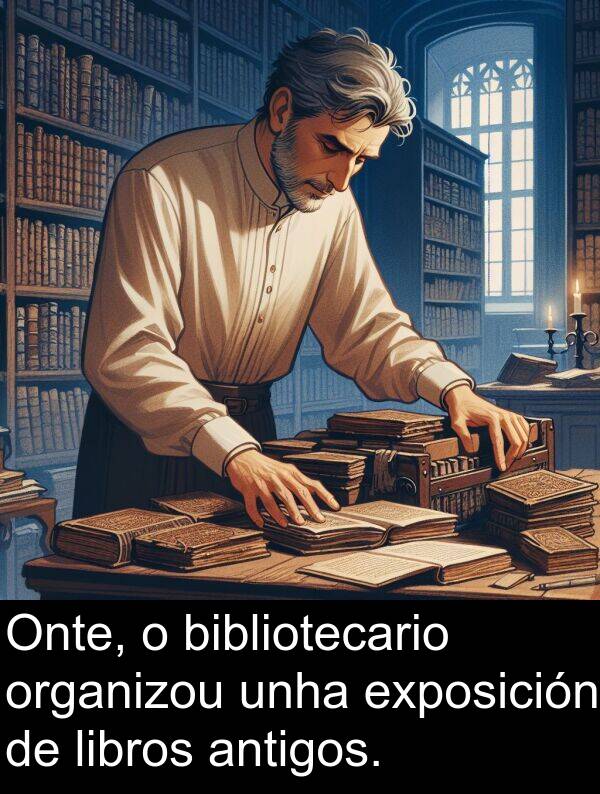 exposición: Onte, o bibliotecario organizou unha exposición de libros antigos.