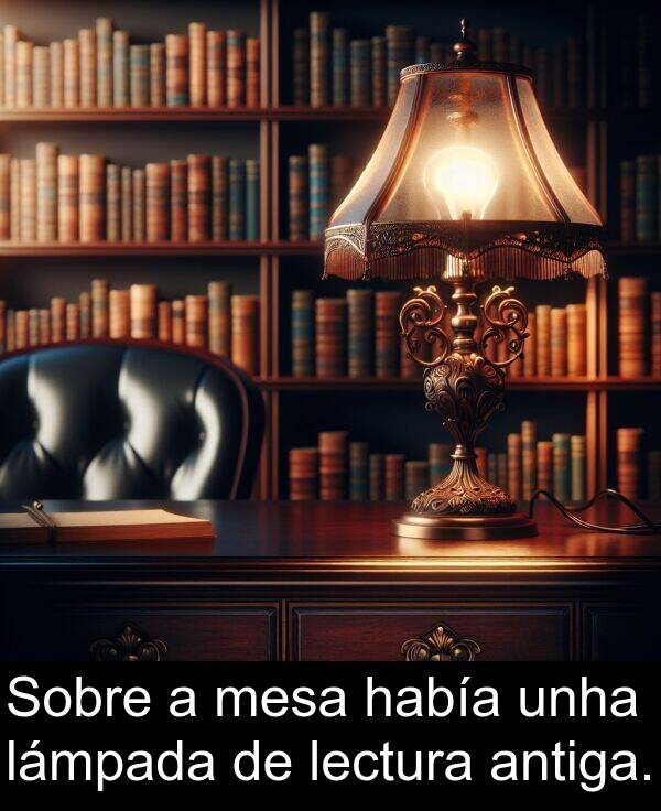 mesa: Sobre a mesa había unha lámpada de lectura antiga.