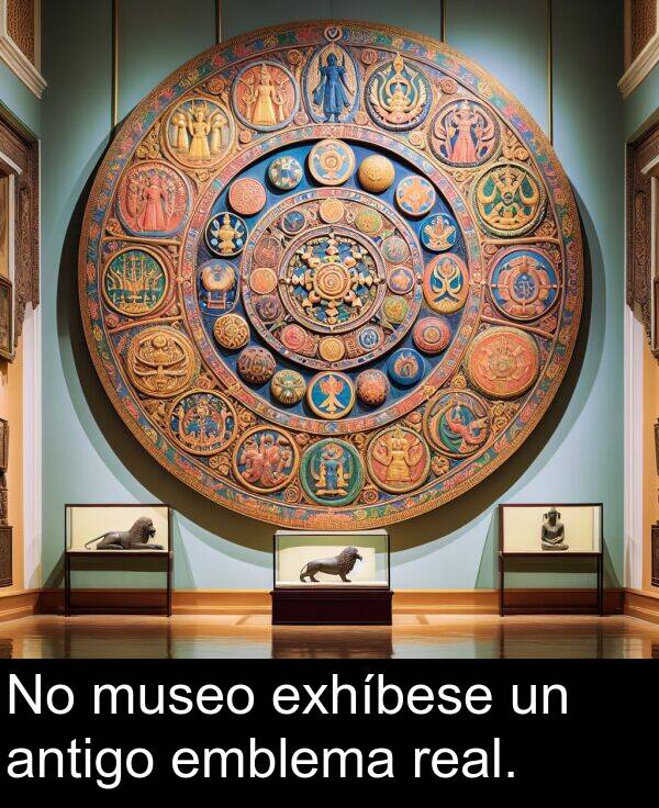 real: No museo exhíbese un antigo emblema real.
