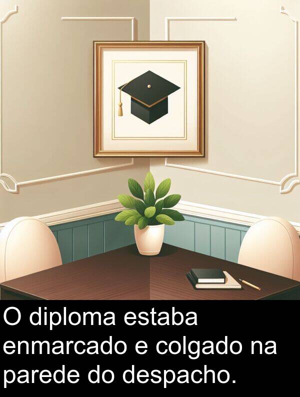 enmarcado: O diploma estaba enmarcado e colgado na parede do despacho.