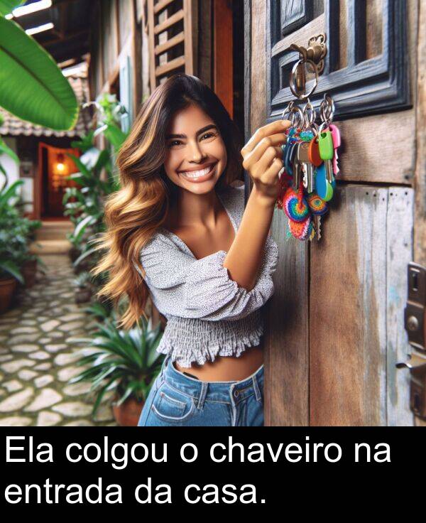 entrada: Ela colgou o chaveiro na entrada da casa.