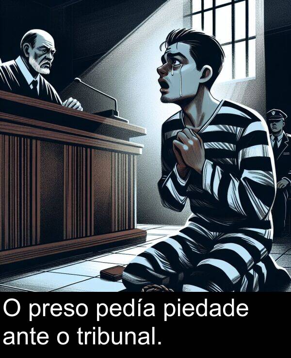 tribunal: O preso pedía piedade ante o tribunal.