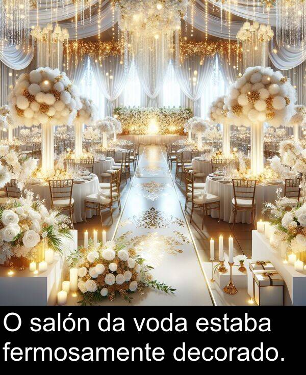fermosamente: O salón da voda estaba fermosamente decorado.