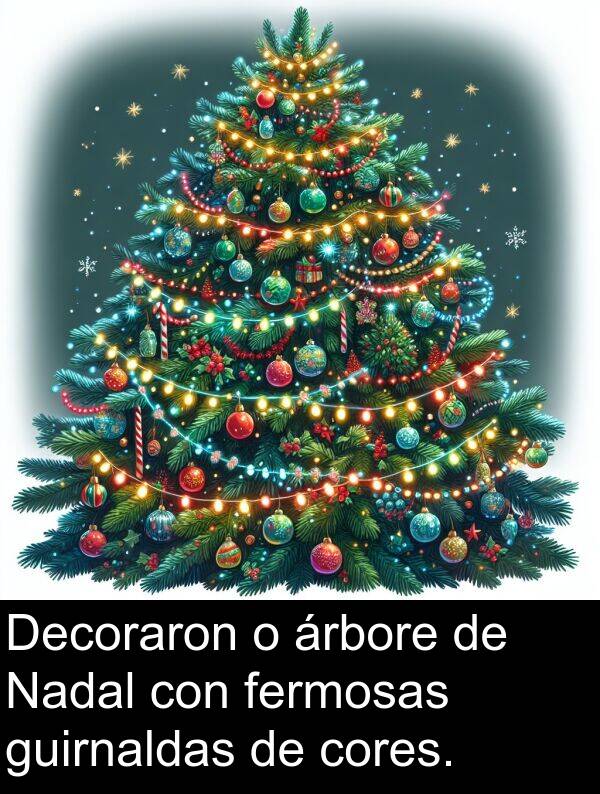 cores: Decoraron o árbore de Nadal con fermosas guirnaldas de cores.