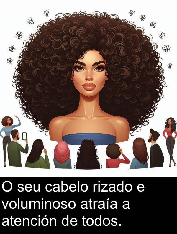 rizado: O seu cabelo rizado e voluminoso atraía a atención de todos.