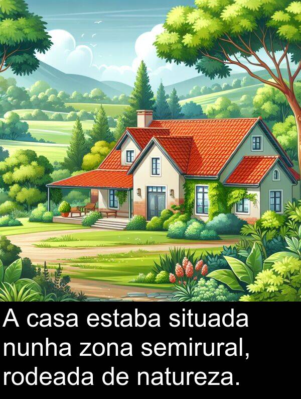 rodeada: A casa estaba situada nunha zona semirural, rodeada de natureza.