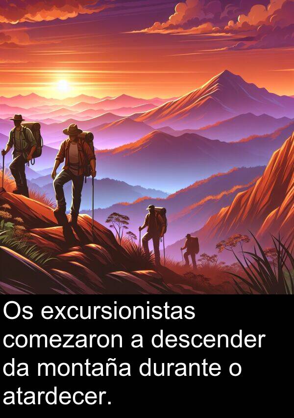 excursionistas: Os excursionistas comezaron a descender da montaña durante o atardecer.