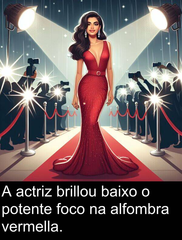brillou: A actriz brillou baixo o potente foco na alfombra vermella.