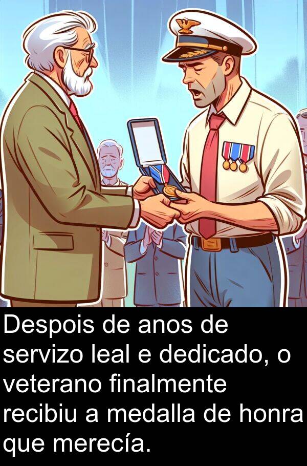 medalla: Despois de anos de servizo leal e dedicado, o veterano finalmente recibiu a medalla de honra que merecía.