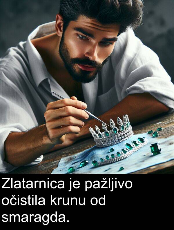 očistila: Zlatarnica je pažljivo očistila krunu od smaragda.