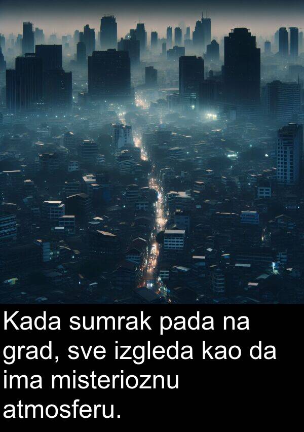 atmosferu: Kada sumrak pada na grad, sve izgleda kao da ima misterioznu atmosferu.
