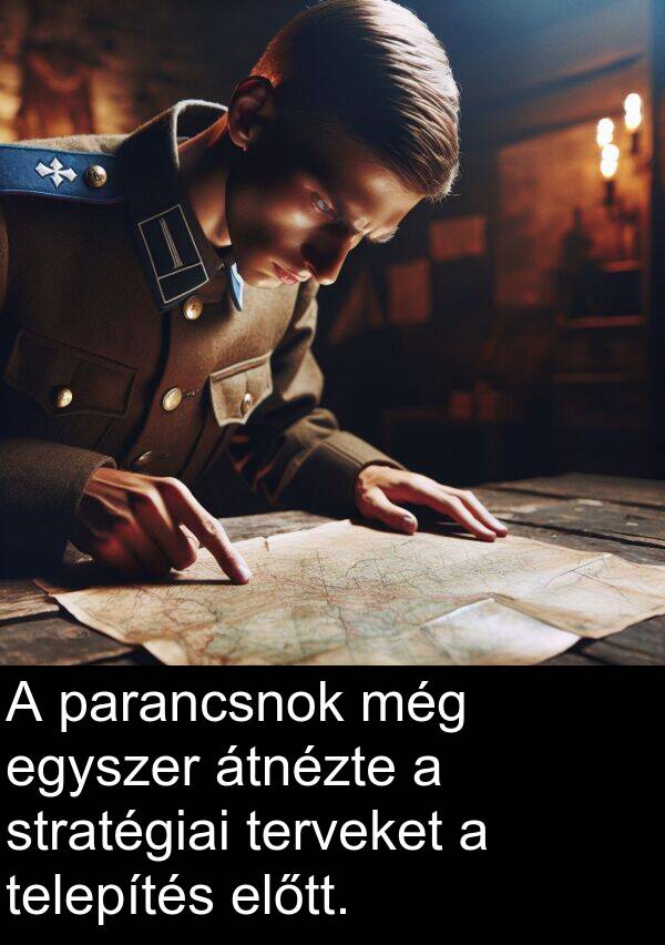 terveket: A parancsnok még egyszer átnézte a stratégiai terveket a telepítés előtt.