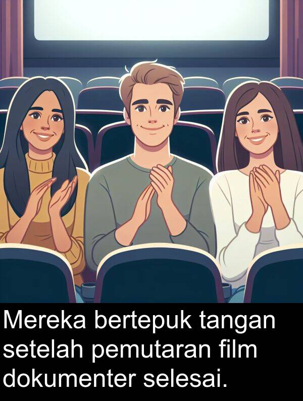 selesai: Mereka bertepuk tangan setelah pemutaran film dokumenter selesai.