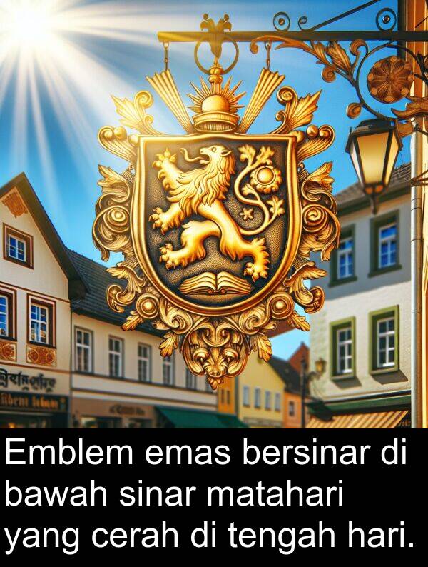 tengah: Emblem emas bersinar di bawah sinar matahari yang cerah di tengah hari.
