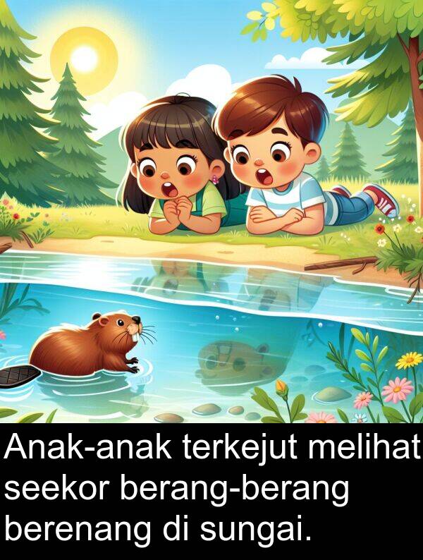 terkejut: Anak-anak terkejut melihat seekor berang-berang berenang di sungai.