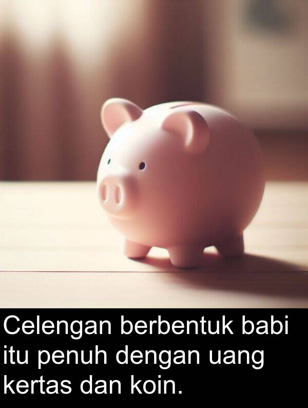 babi: Celengan berbentuk babi itu penuh dengan uang kertas dan koin.