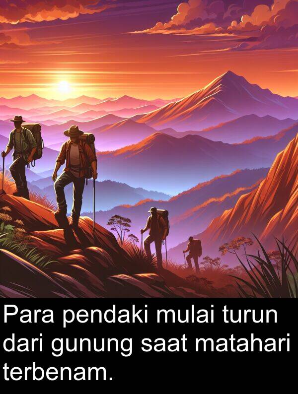 saat: Para pendaki mulai turun dari gunung saat matahari terbenam.