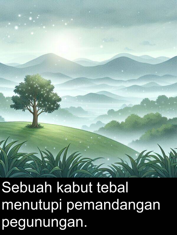 pemandangan: Sebuah kabut tebal menutupi pemandangan pegunungan.