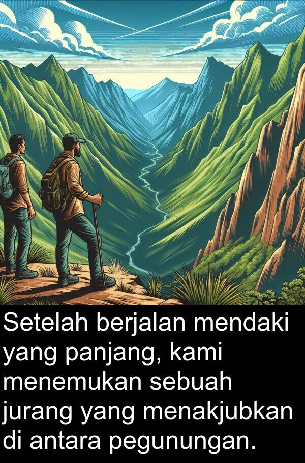 jurang: Setelah berjalan mendaki yang panjang, kami menemukan sebuah jurang yang menakjubkan di antara pegunungan.