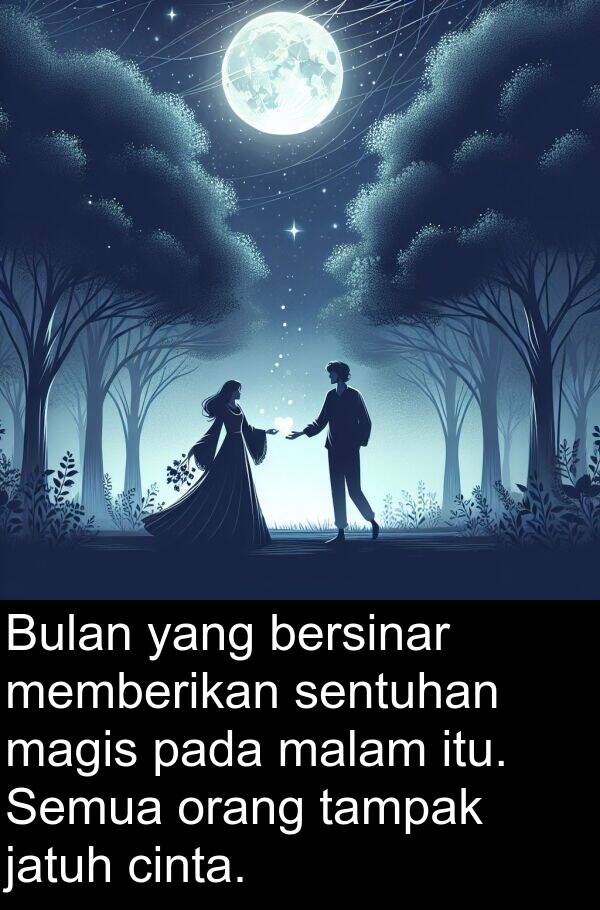 magis: Bulan yang bersinar memberikan sentuhan magis pada malam itu. Semua orang tampak jatuh cinta.