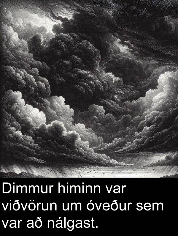 himinn: Dimmur himinn var viðvörun um óveður sem var að nálgast.