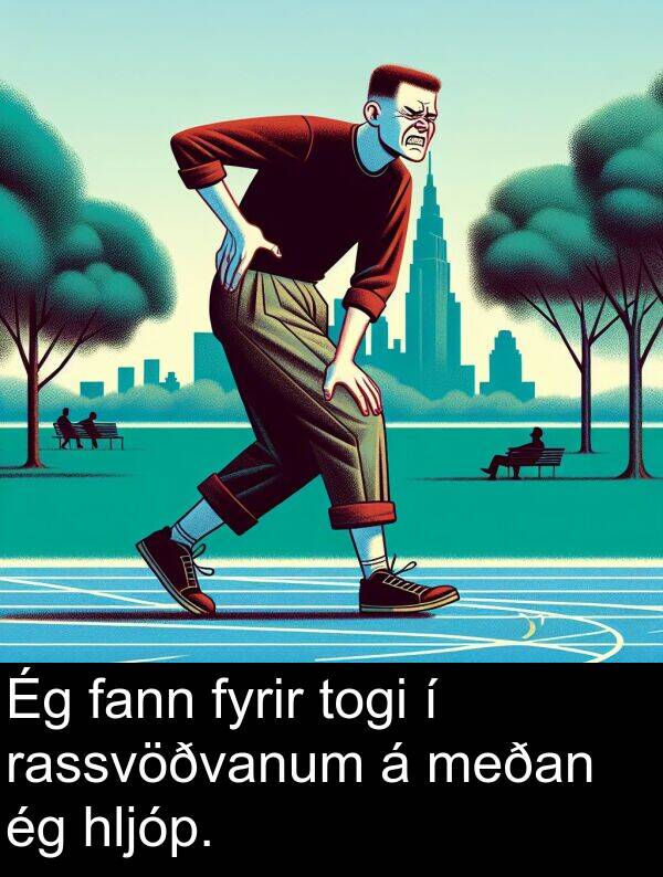 fann: Ég fann fyrir togi í rassvöðvanum á meðan ég hljóp.