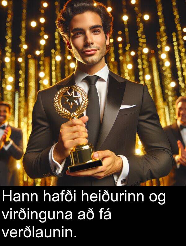 hafði: Hann hafði heiðurinn og virðinguna að fá verðlaunin.