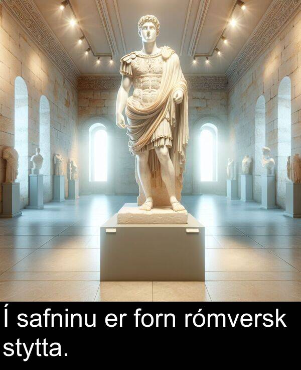 safninu: Í safninu er forn rómversk stytta.