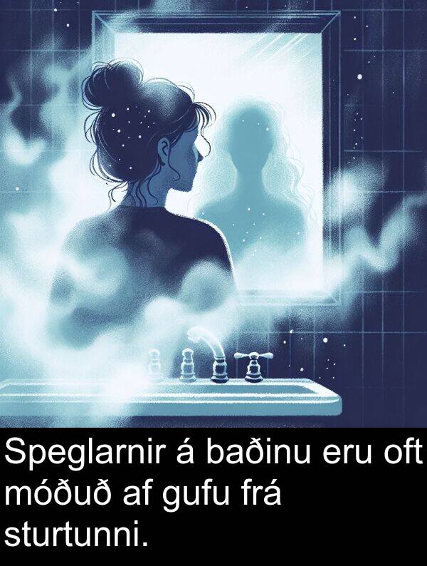 oft: Speglarnir á baðinu eru oft móðuð af gufu frá sturtunni.