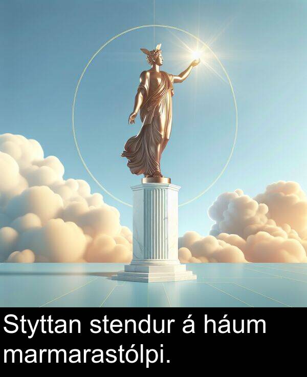 marmarastólpi: Styttan stendur á háum marmarastólpi.