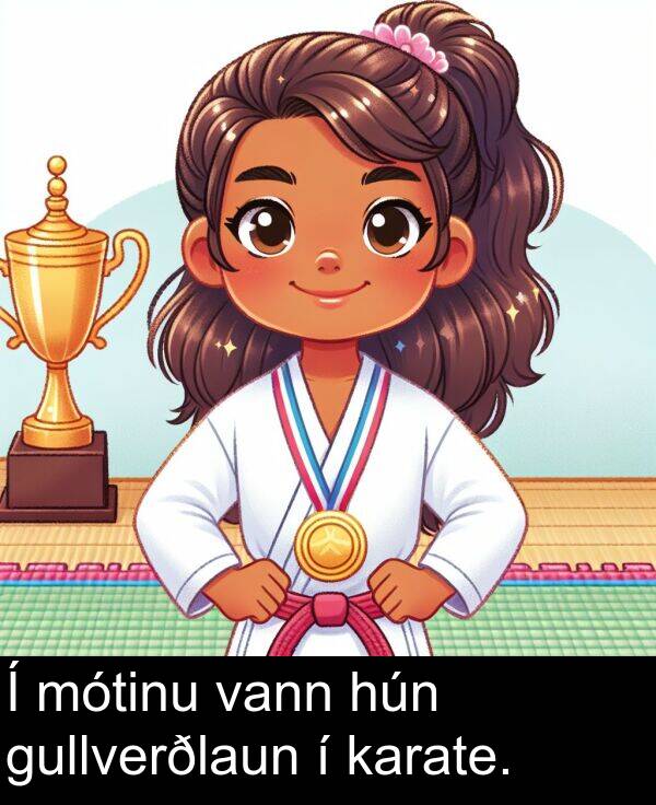 vann: Í mótinu vann hún gullverðlaun í karate.