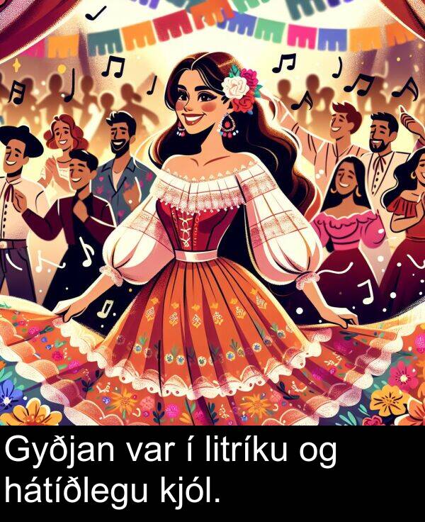 var: Gyðjan var í litríku og hátíðlegu kjól.