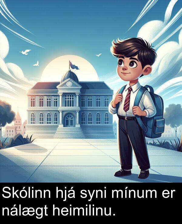 mínum: Skólinn hjá syni mínum er nálægt heimilinu.