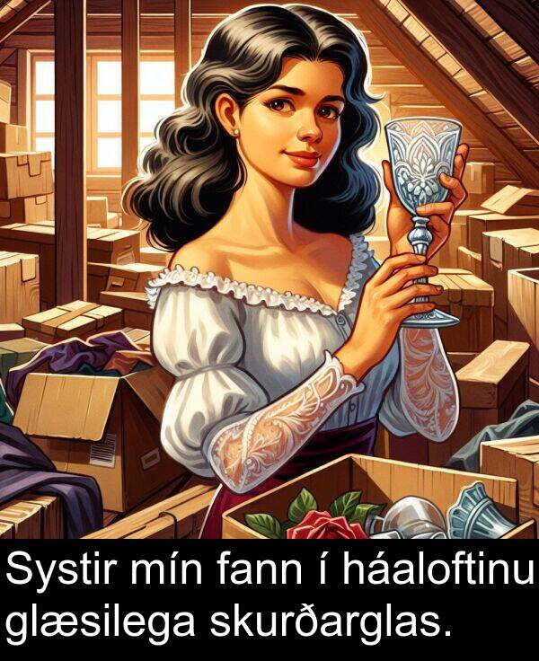 fann: Systir mín fann í háaloftinu glæsilega skurðarglas.