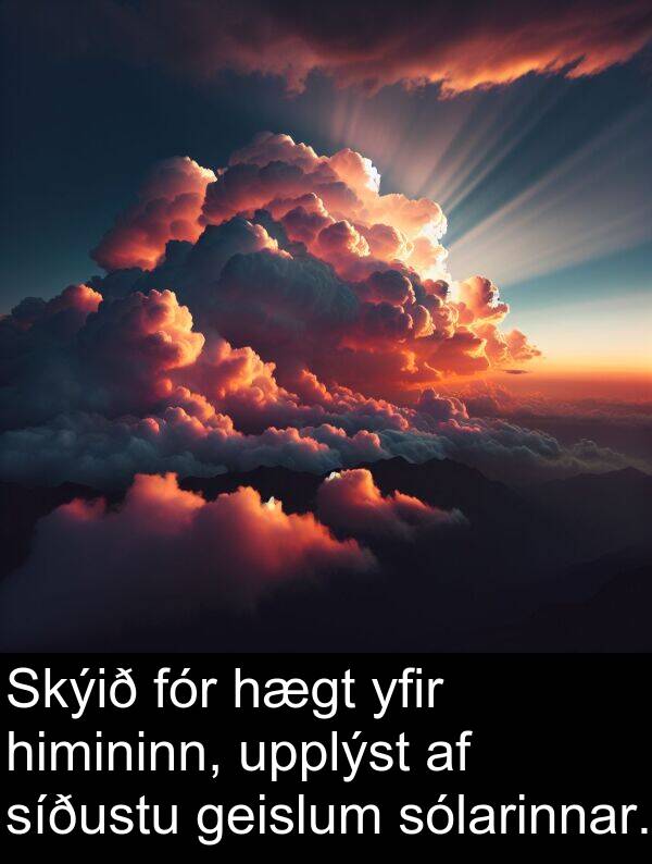 geislum: Skýið fór hægt yfir himininn, upplýst af síðustu geislum sólarinnar.