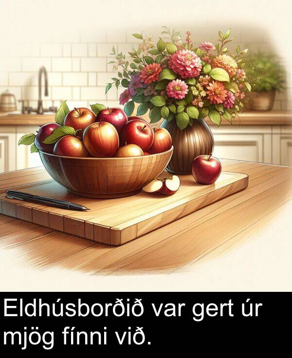 var: Eldhúsborðið var gert úr mjög fínni við.