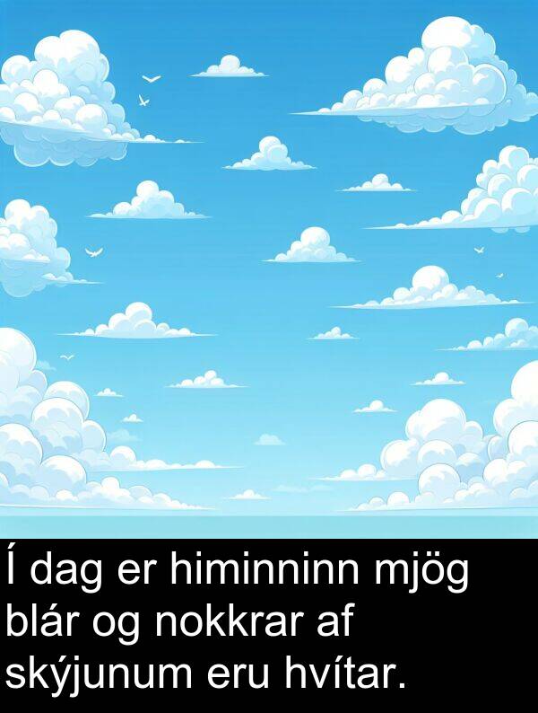 dag: Í dag er himinninn mjög blár og nokkrar af skýjunum eru hvítar.