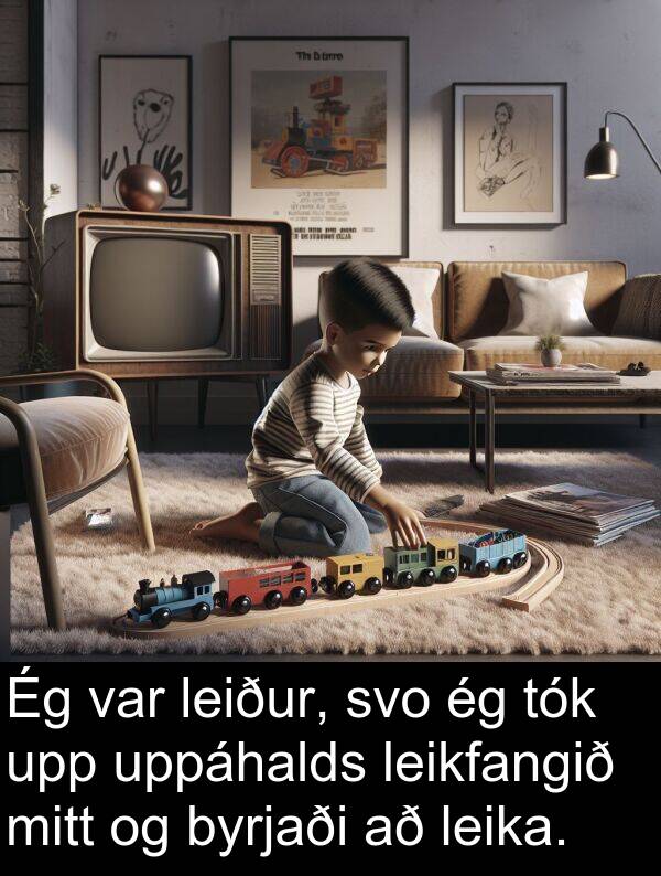 leika: Ég var leiður, svo ég tók upp uppáhalds leikfangið mitt og byrjaði að leika.