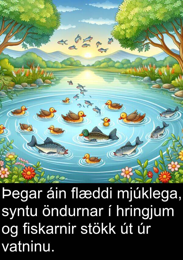 áin: Þegar áin flæddi mjúklega, syntu öndurnar í hringjum og fiskarnir stökk út úr vatninu.
