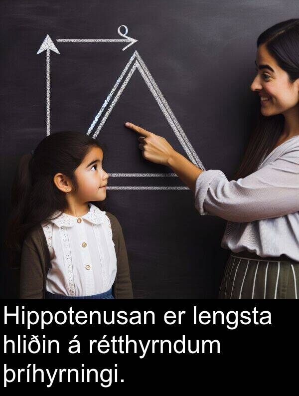 þríhyrningi: Hippotenusan er lengsta hliðin á rétthyrndum þríhyrningi.