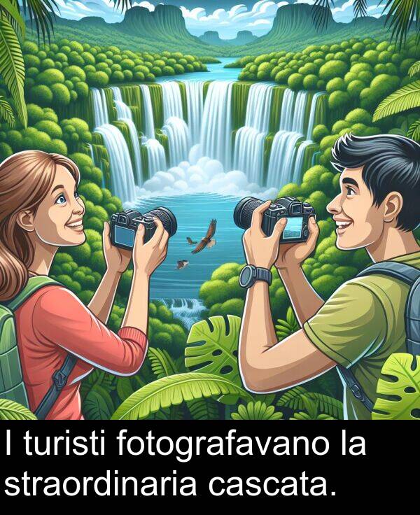 cascata: I turisti fotografavano la straordinaria cascata.