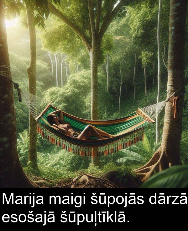 maigi: Marija maigi šūpojās dārzā esošajā šūpuļtīklā.