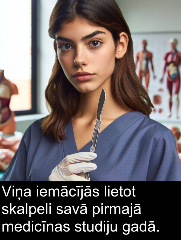 studiju: Viņa iemācījās lietot skalpeli savā pirmajā medicīnas studiju gadā.