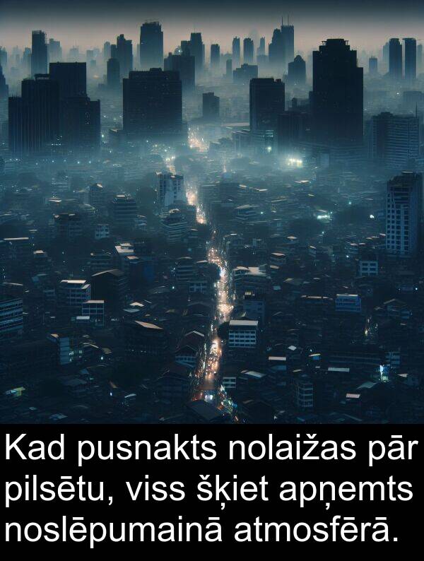 šķiet: Kad pusnakts nolaižas pār pilsētu, viss šķiet apņemts noslēpumainā atmosfērā.