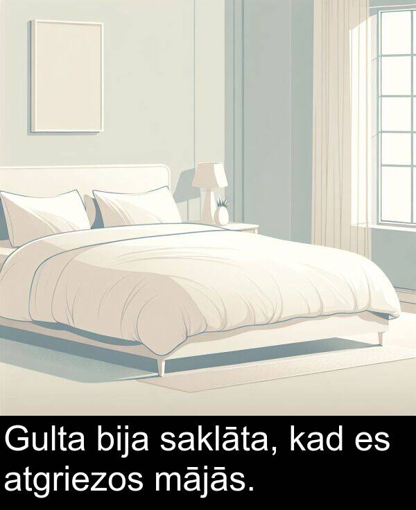 mājās: Gulta bija saklāta, kad es atgriezos mājās.