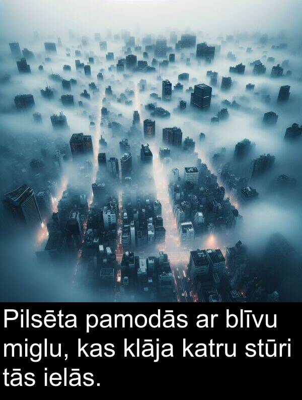 stūri: Pilsēta pamodās ar blīvu miglu, kas klāja katru stūri tās ielās.