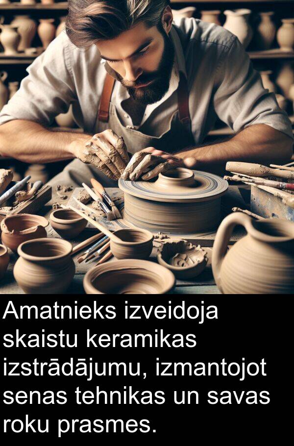 keramikas: Amatnieks izveidoja skaistu keramikas izstrādājumu, izmantojot senas tehnikas un savas roku prasmes.
