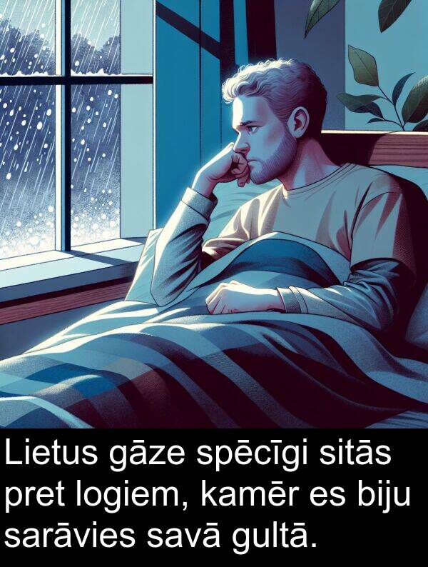 kamēr: Lietus gāze spēcīgi sitās pret logiem, kamēr es biju sarāvies savā gultā.