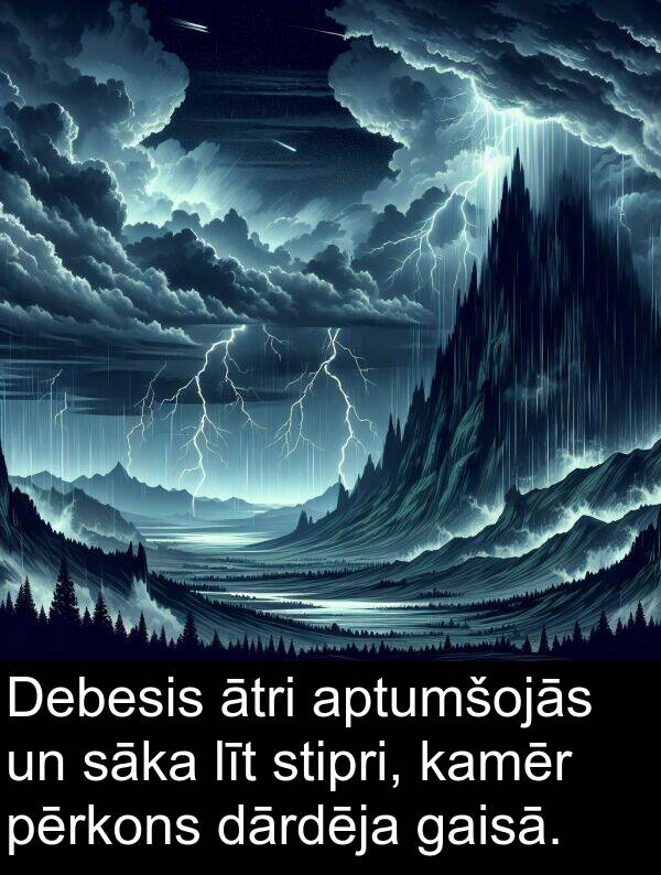 gaisā: Debesis ātri aptumšojās un sāka līt stipri, kamēr pērkons dārdēja gaisā.